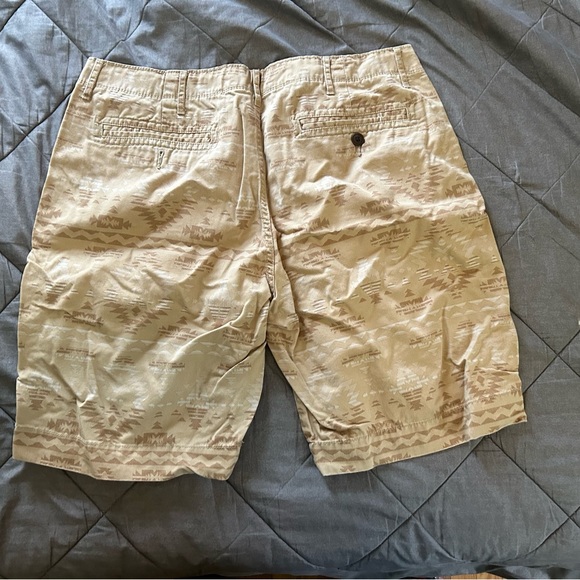 Men’s Arizona Jeans Aztec Print Khaki Shorts 38 - Picture 2 of 5